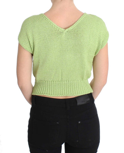 Chic green sweater with fine knit details