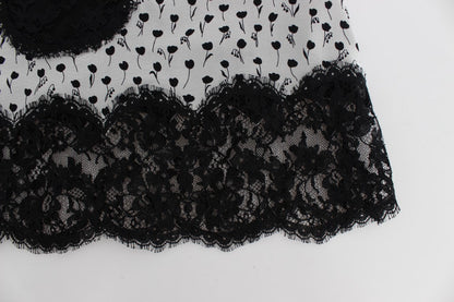 Delicate lace details and convenient back zipper opening for a perfect fit