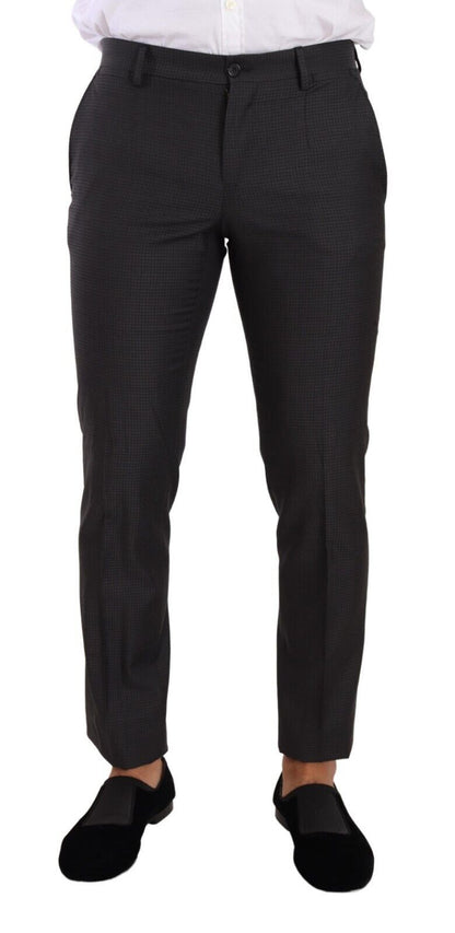 Sharp blazer with button cuffs and single rear vent for ease of movement