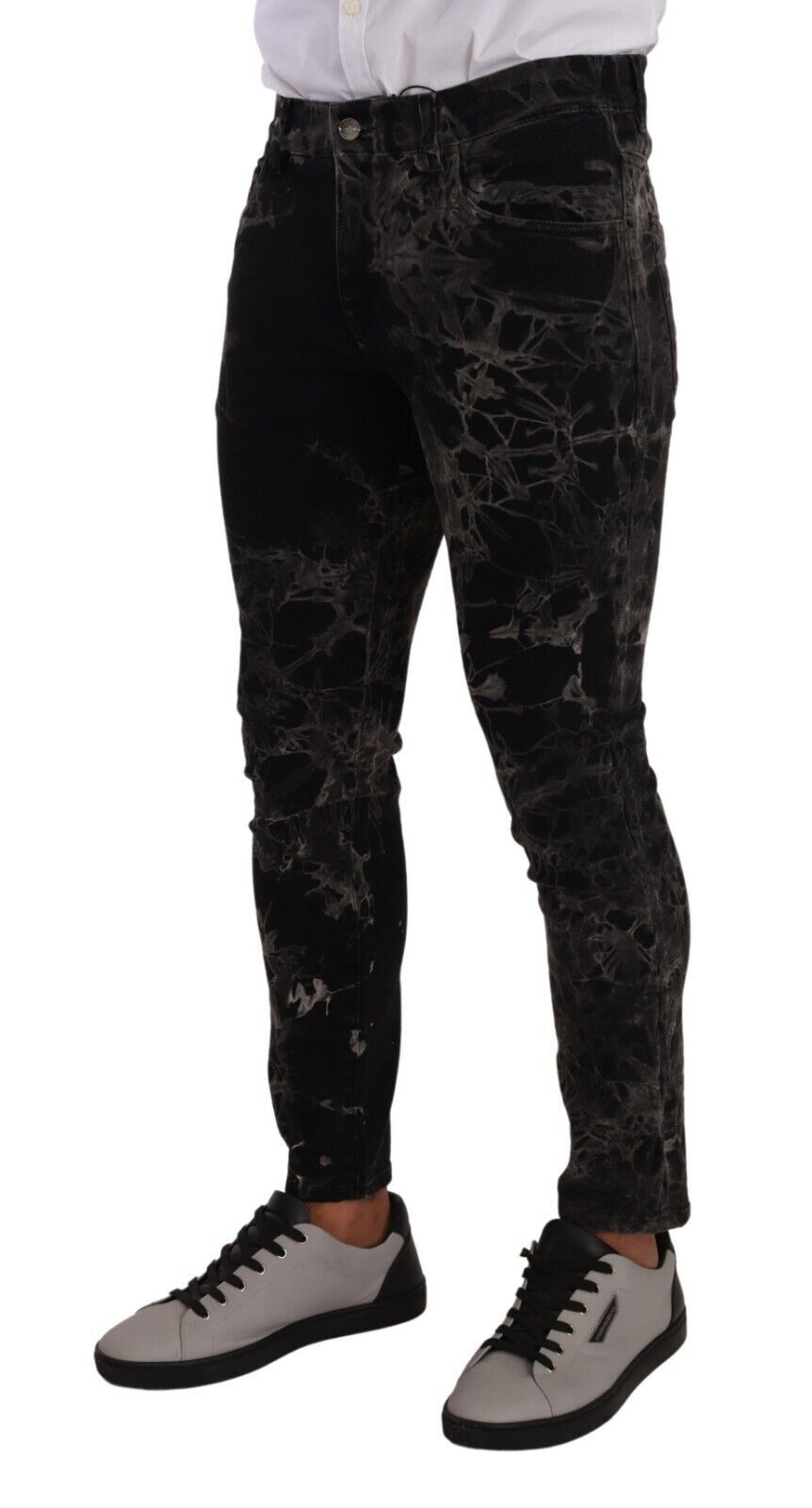 Italian crafted jeans with classic zip and button closure