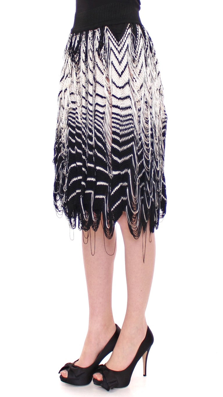 Authentic Alice Palmer knitted skirt in elegant black and white design