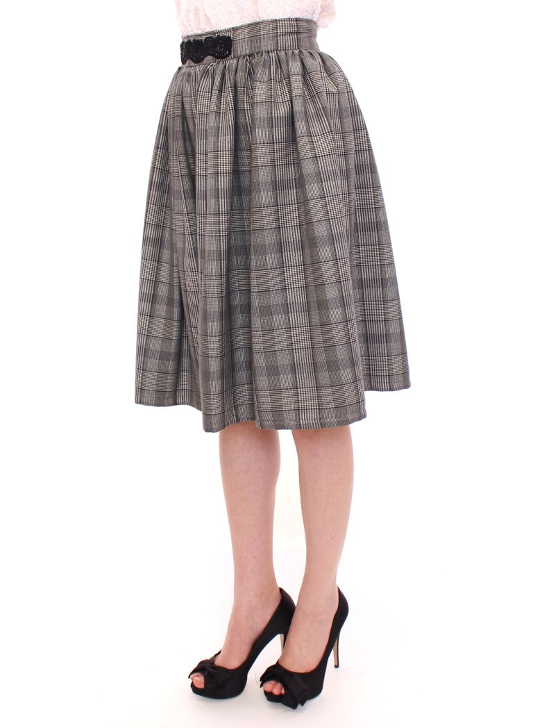 Luxurious knee-length gray checkered skirt made from high-quality wool