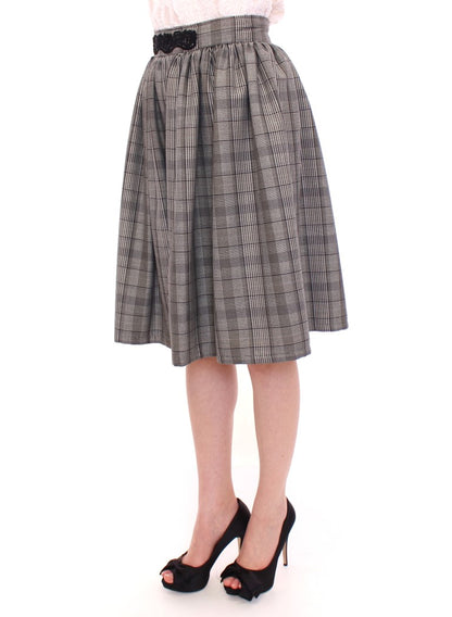 Luxurious knee-length gray checkered skirt made from high-quality wool