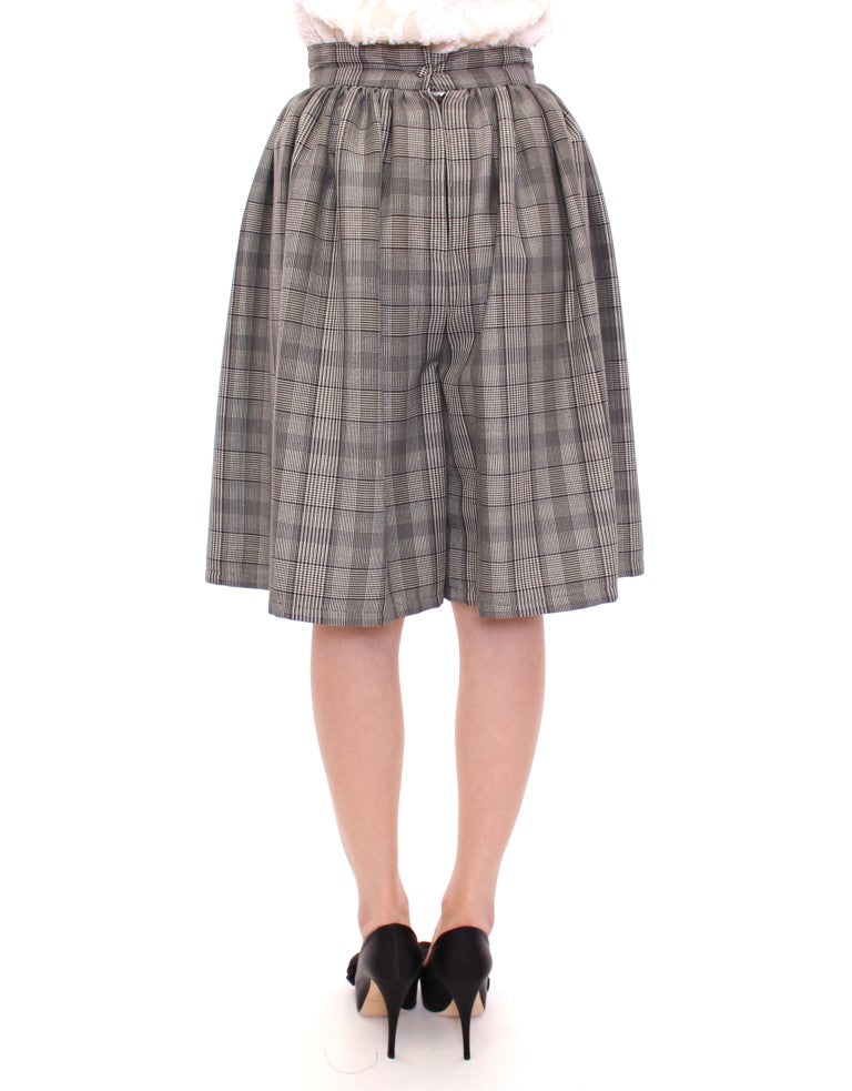 Sophisticated and versatile gray checkered wool skirt with exquisite tailoring