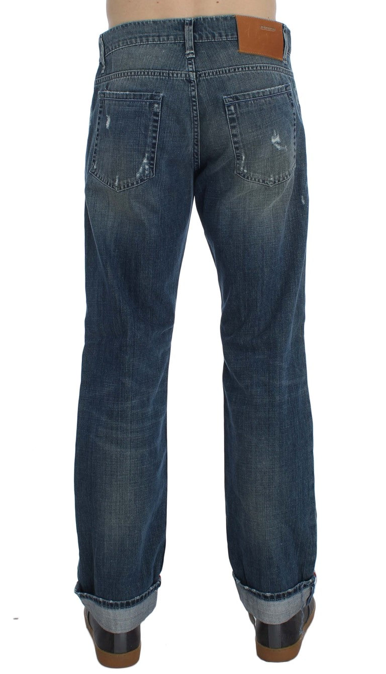 Regular fit blue wash denim with subtle logo details