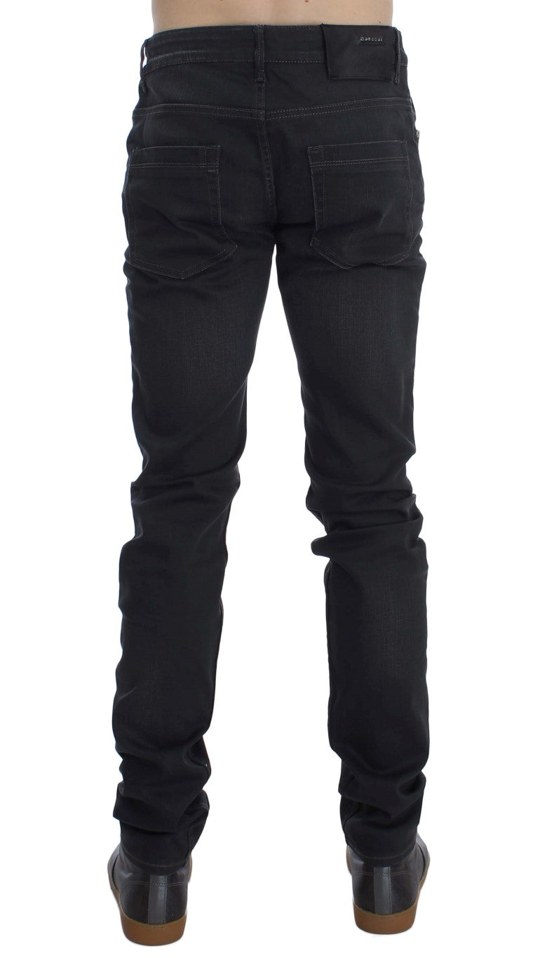 Men's slim-fit jeans made with 98% cotton and 2% elastane