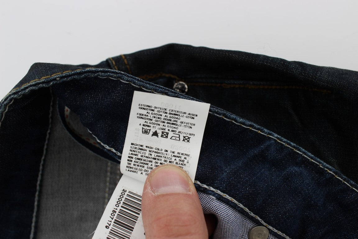  Dark blue straight fit jeans suitable for a variety of occasions 