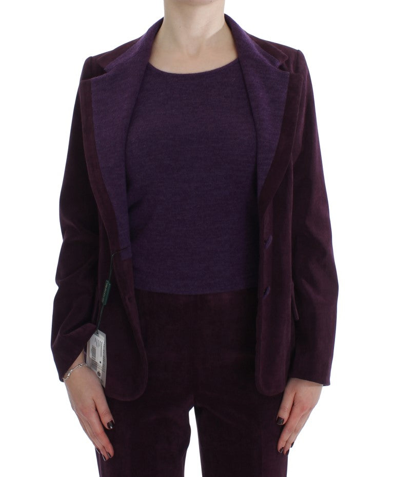 Premium wool and viscose material ensures comfort and high fashion in this ensemble