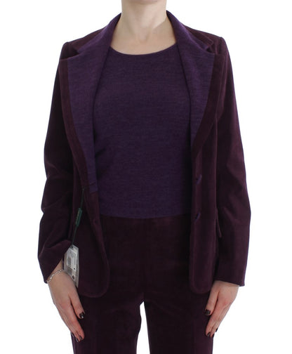 Premium wool and viscose material ensures comfort and high fashion in this ensemble