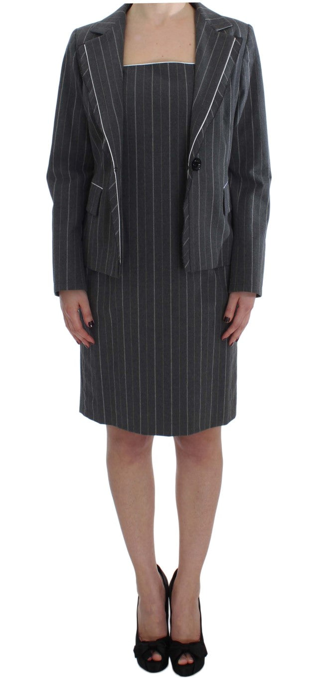 Impeccable and polished look for business events or chic gatherings