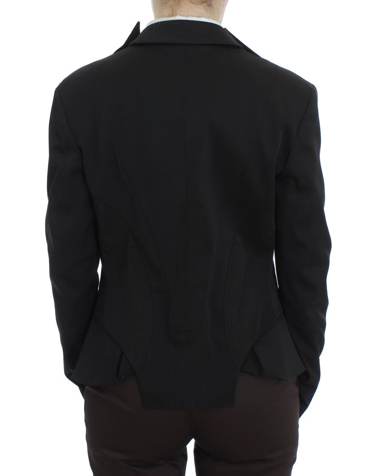 Immaculate Black Blazer Tailored for a Sleek Silhouette