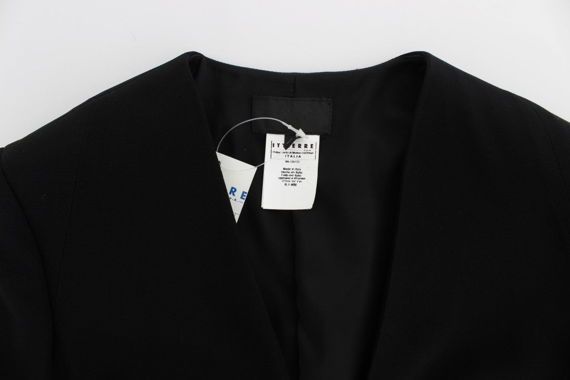  Expertly tailored jacket and coordinating skirt for a seamless fit