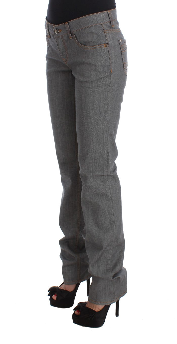  Precision-cut high-quality 98% cotton, 2% elastan material jeans 