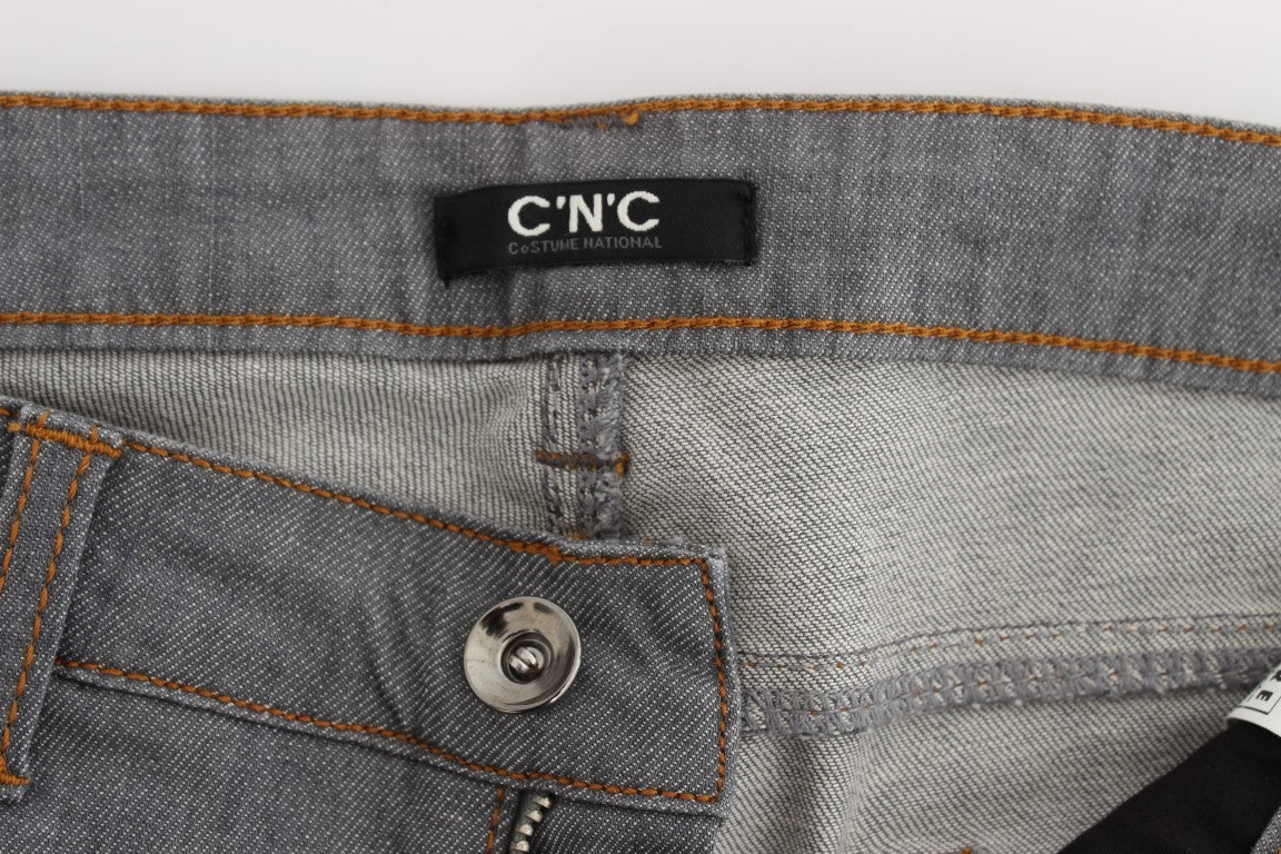  Sleek logo details for an added touch of luxury 