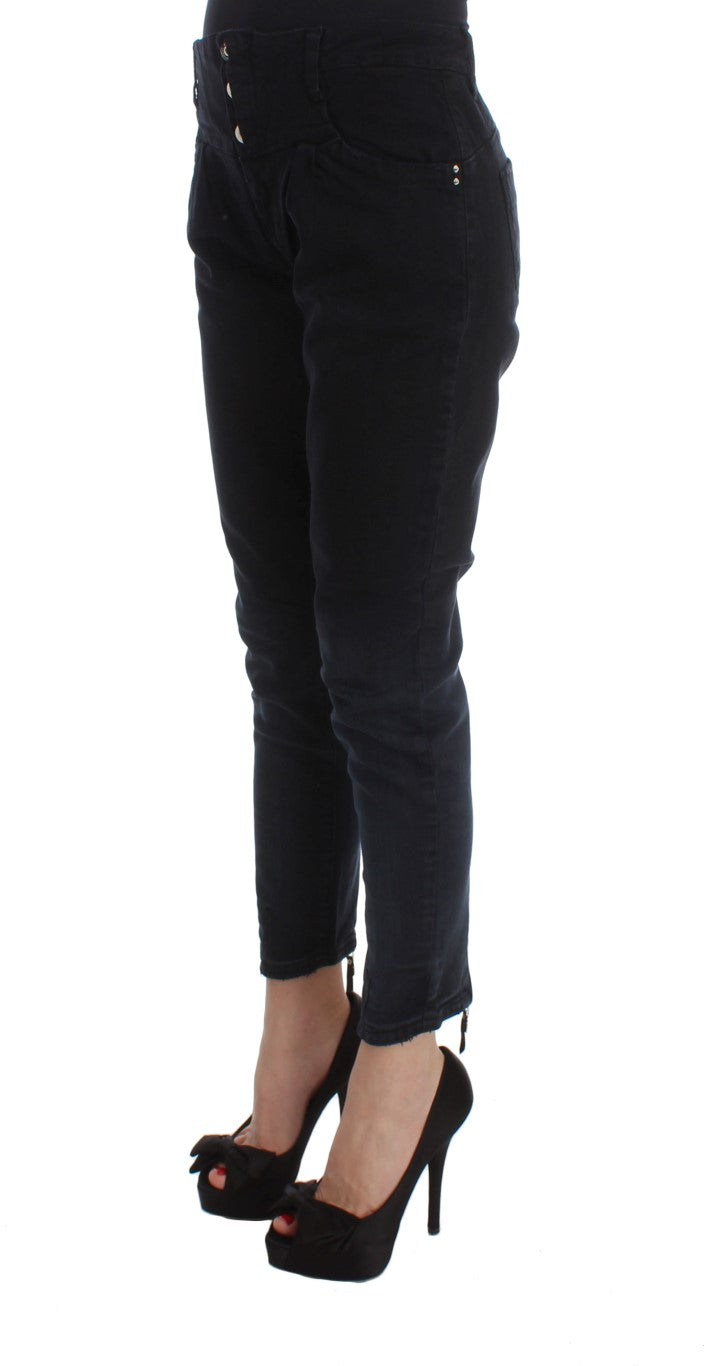 Top-quality black denim jeans with a flattering slim fit