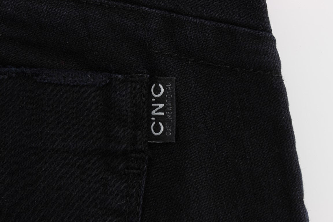 Slim fit black jeans crafted with 98% cotton and 2% elastan