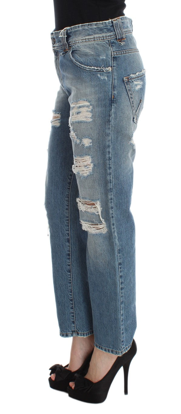 Fashion-forward 100% cotton jeans for a relaxed yet polished look