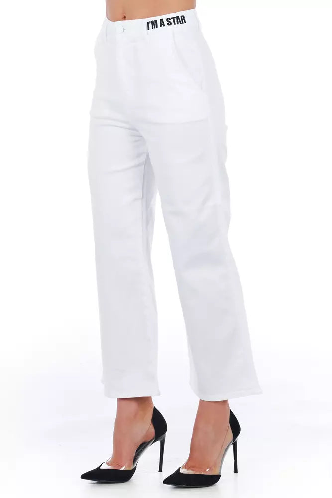Sophisticated white trousers with a touch of freshness