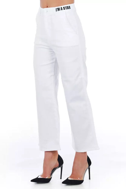 Sophisticated white trousers with a touch of freshness