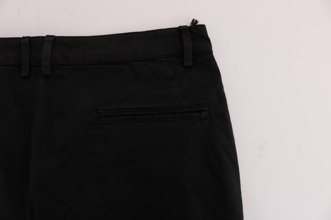 Detailed shot of the cotton and elastane material blend of the pants