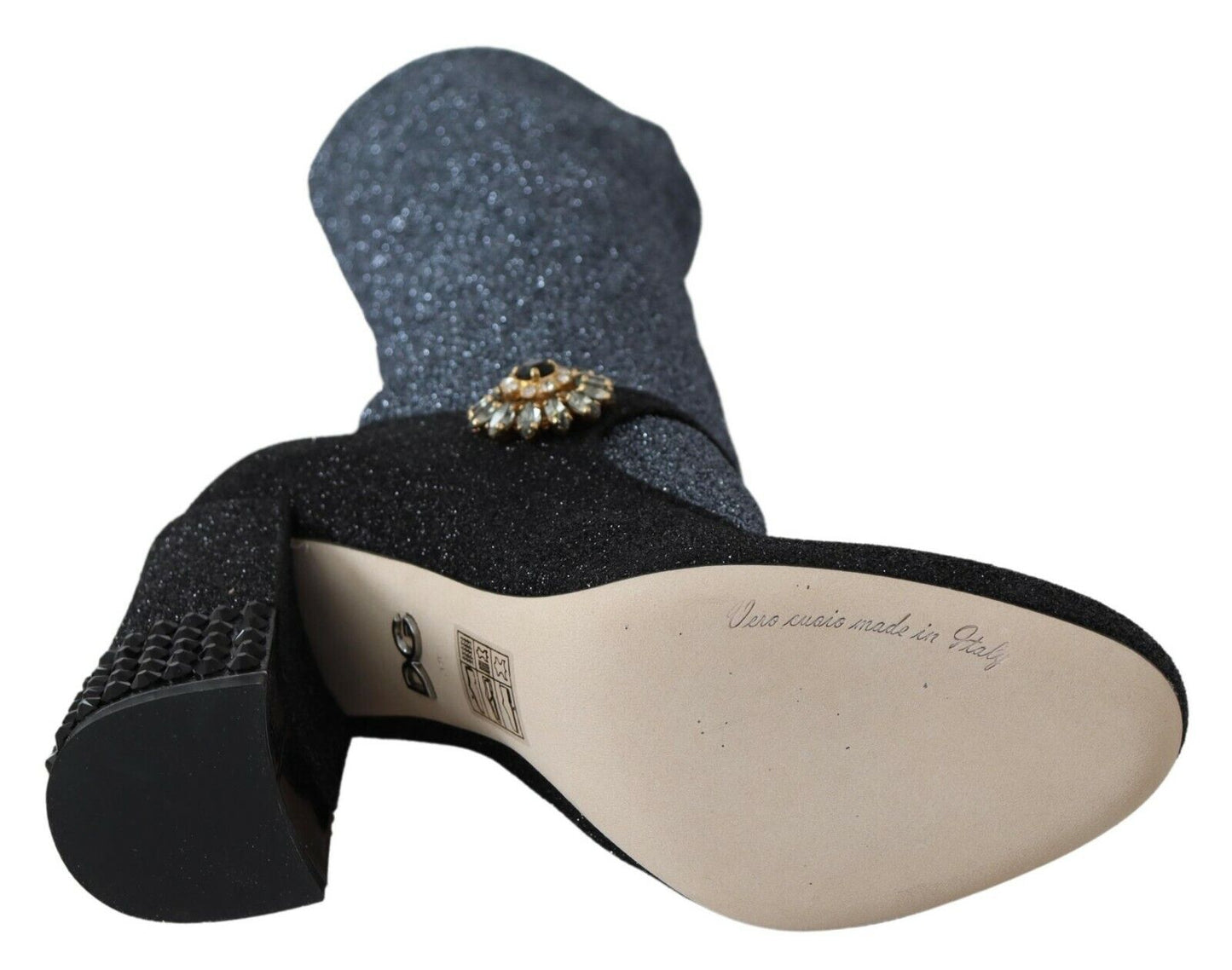 Stretch gracefully over the calf for a comfortable fit