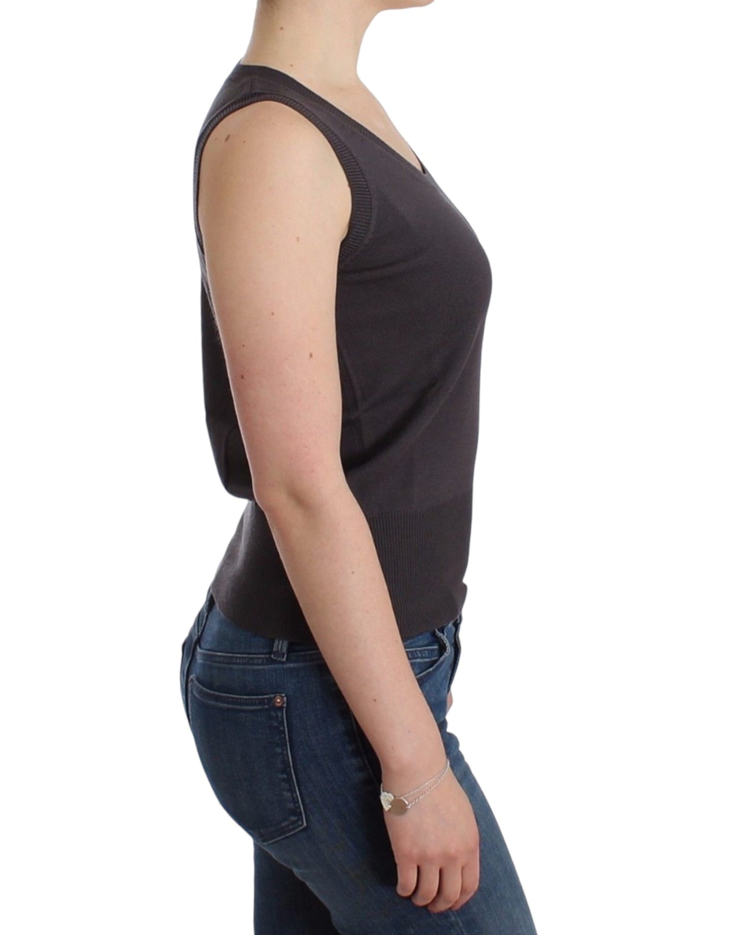  Chic and refined sleeveless top perfect for layering or standalone wear 