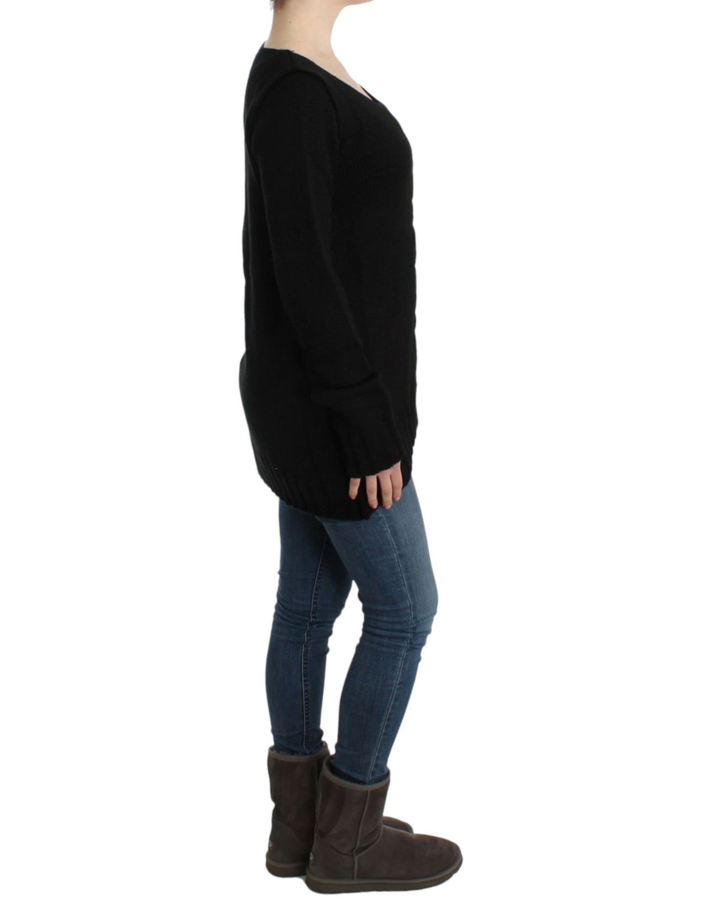 Features discreet logo embellishments for a touch of elegance