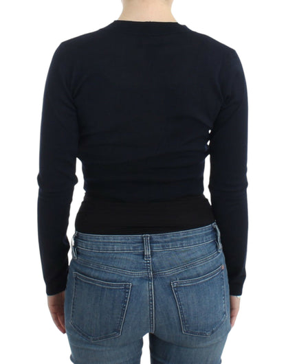 Italian-origin, timeless style and comfort with easy button closure