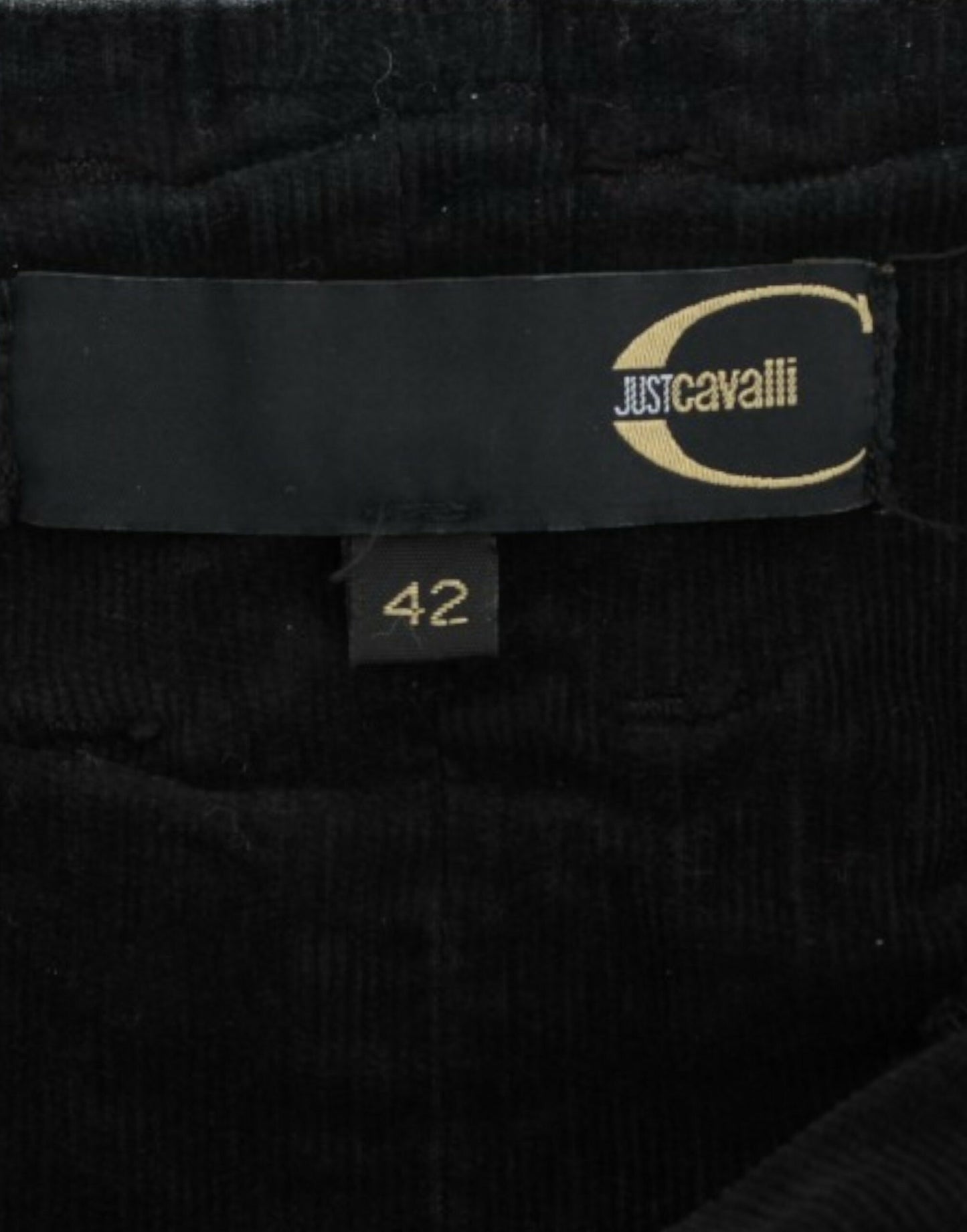 Flattering Black Pencil Skirt Hugs Curves for Polished Look