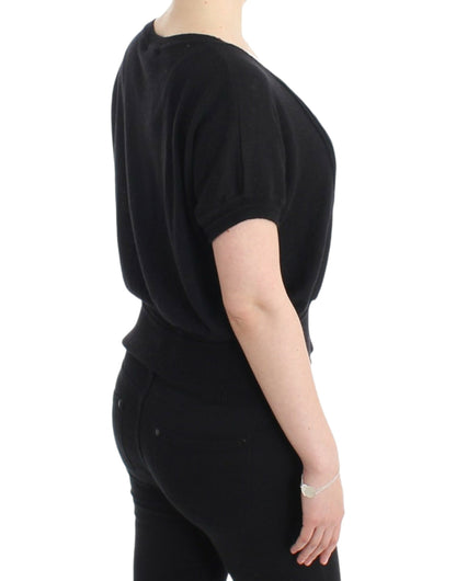 Elegant and sophisticated black jumper with crew neckline