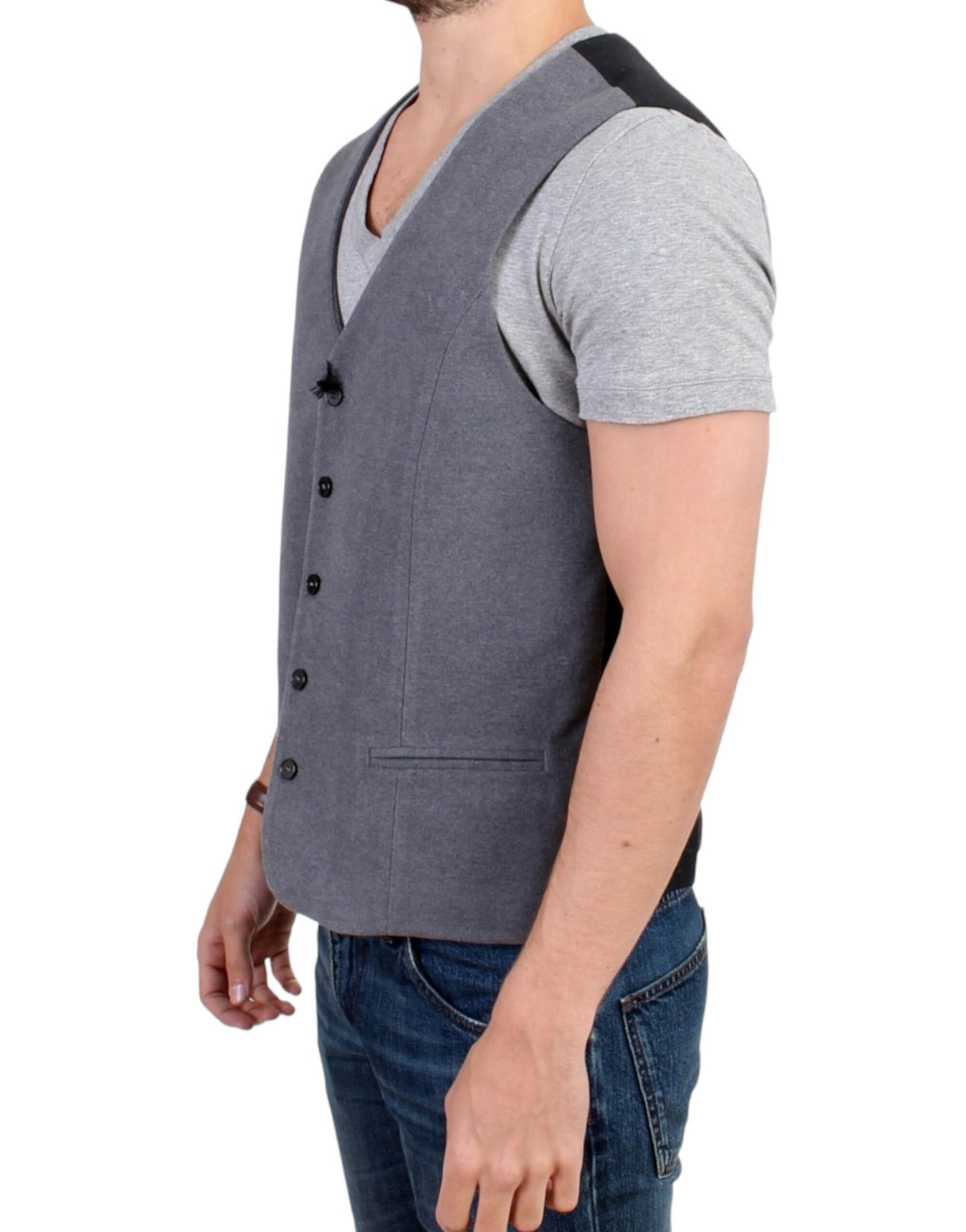 Adjustable back strap for a tailored fit