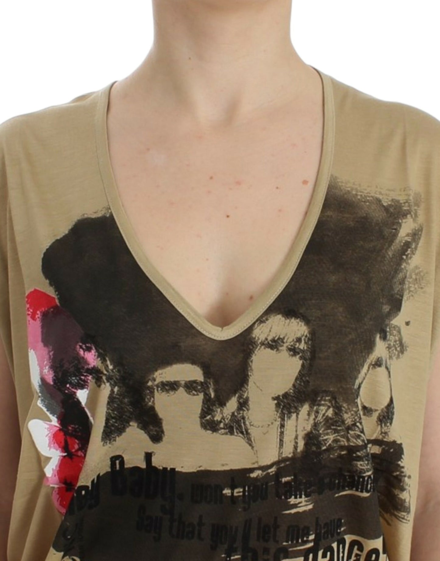Costume National chic tunic top made of 85% Rayon and 15% Nylon