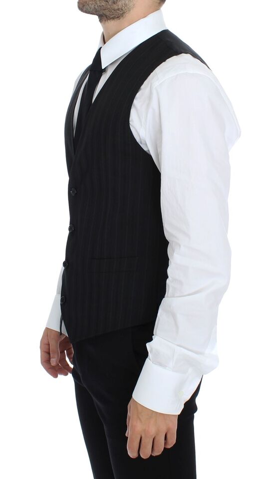 Premium blend of wool and elastane for a perfect stretch fit
