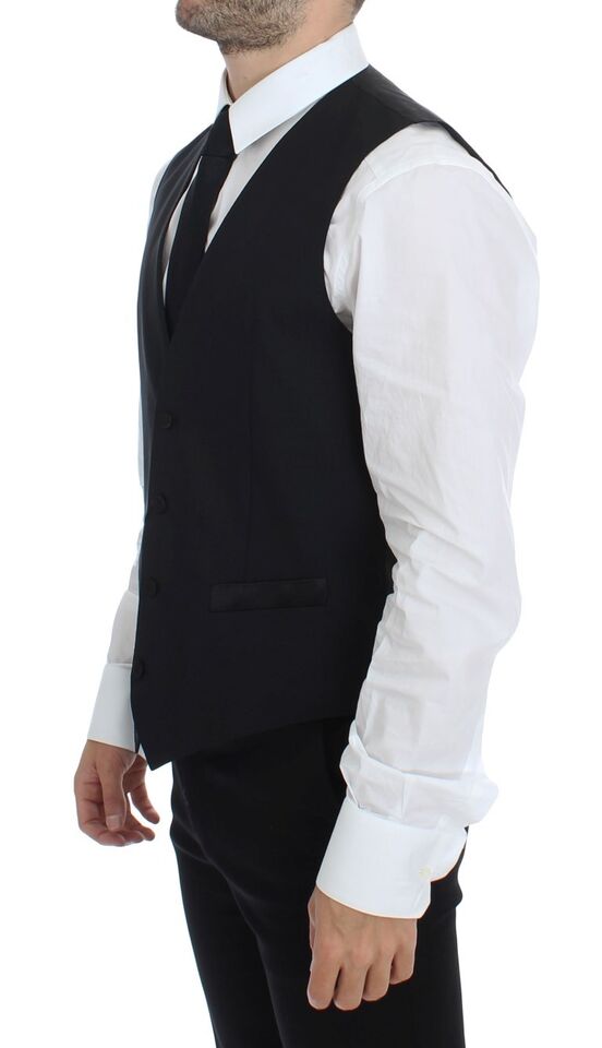  Crafted with superior silk-wool blend for ultimate comfort 