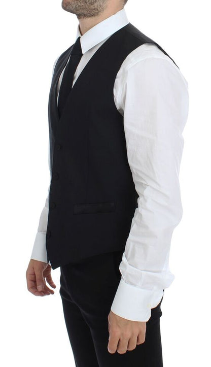  Crafted with superior silk-wool blend for ultimate comfort 