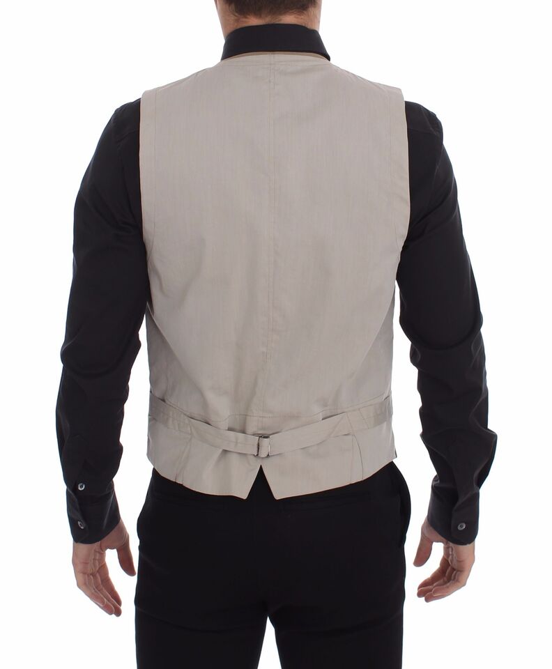  Adjustable back strap, versatile addition to any gentleman’s wardrobe 