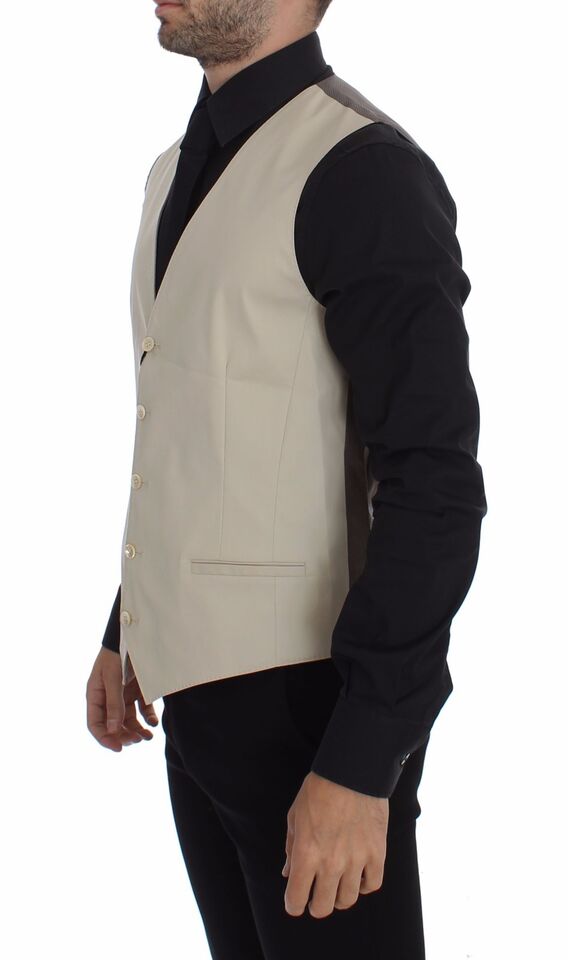 Versatile addition to any gentleman’s wardrobe, delivering style and comfort