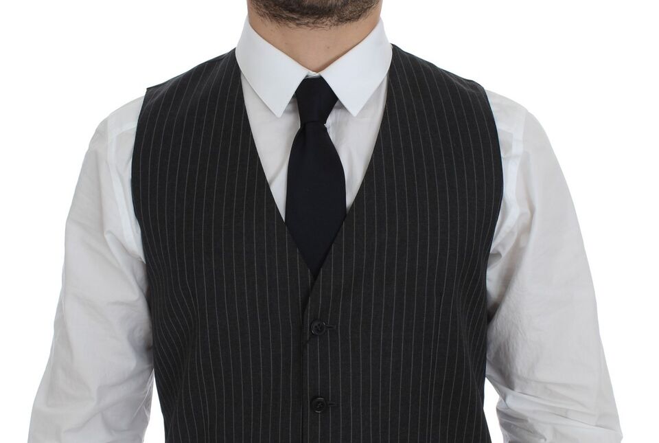  Elegant single-breasted wool vest in gray color 