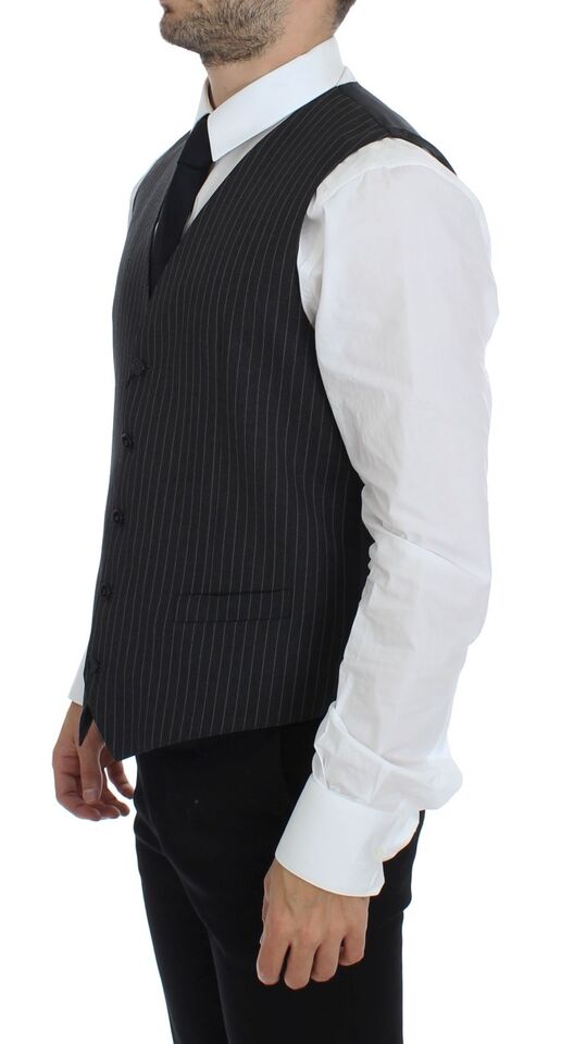 Sophisticated Italian craftsmanship in a gray wool vest 