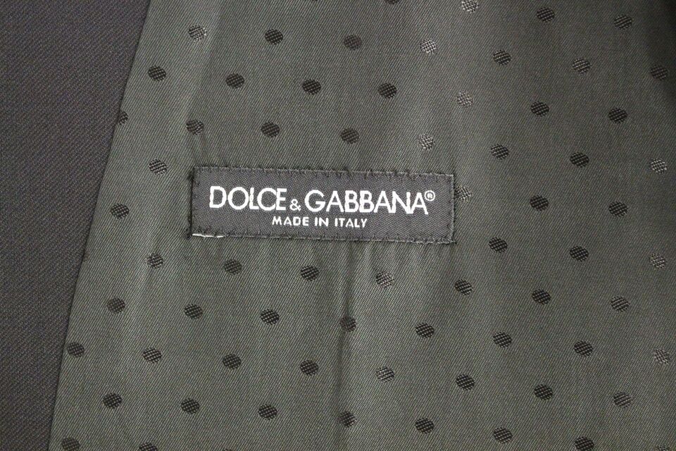 95% Wool, 5% Cotton material for a luxurious feel