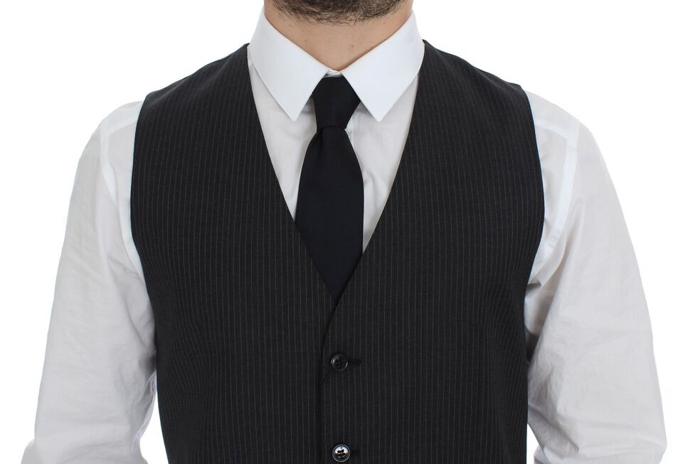 Elegant gray vest designed to impress, hailing from the prestigious MainLine collection and made in Italy, ideal for refining your wardrobe with the epitome of elegance