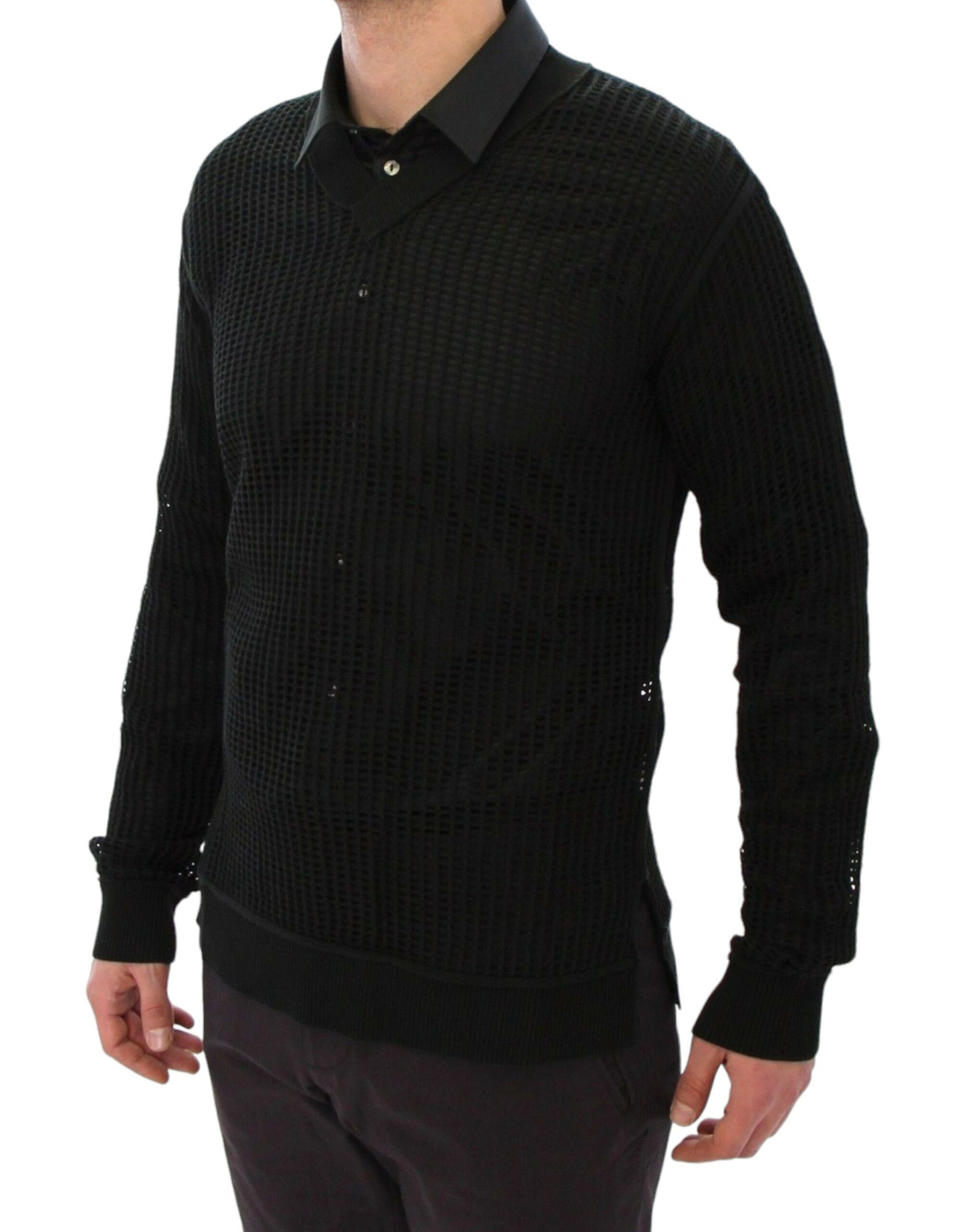 Impeccably crafted V-neck sweater made from 100% pure cotton