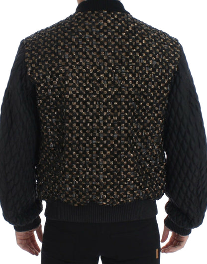 Full zipper closure and multiple zipped pockets for functionality
