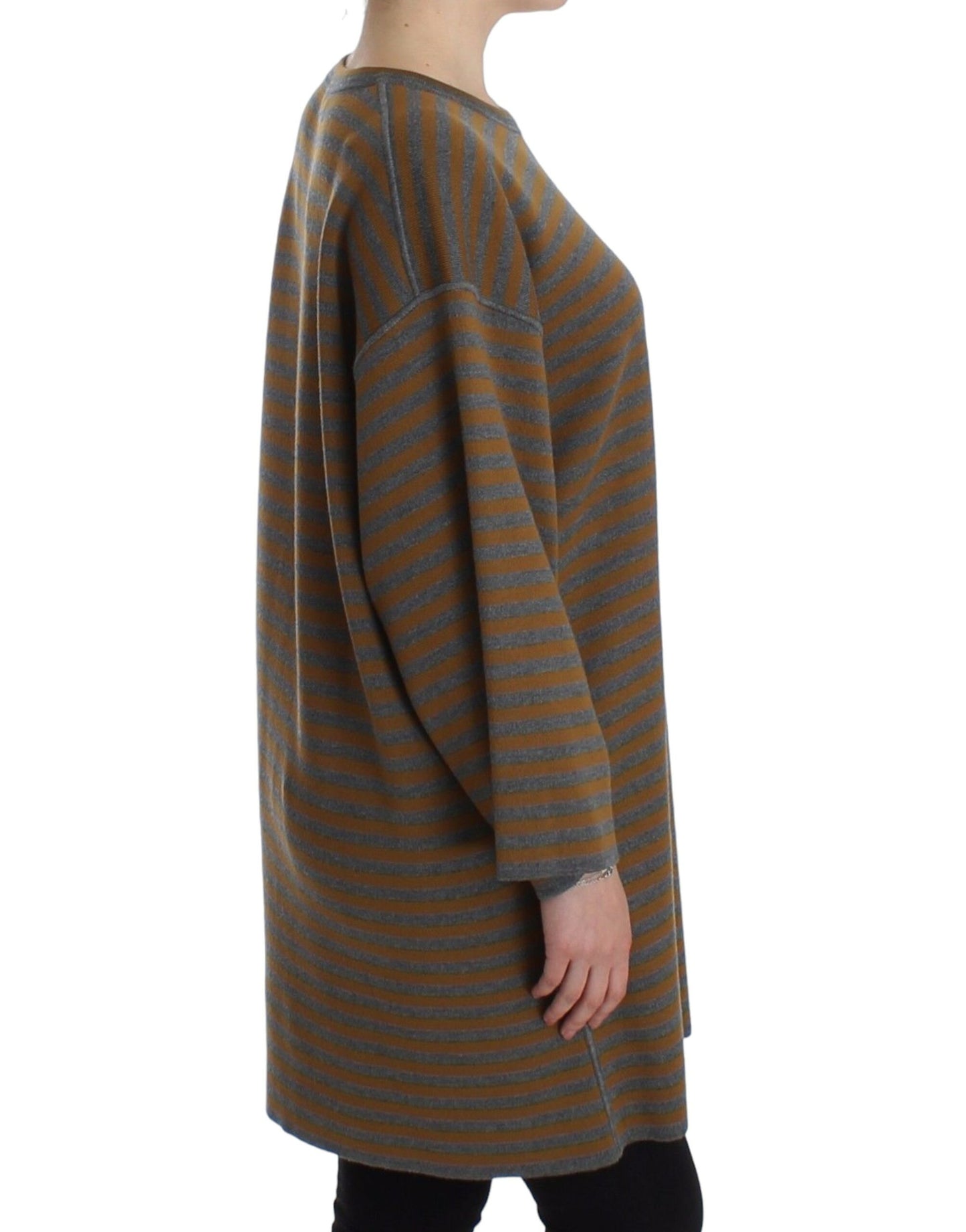Elegant and warm 100% wool sweater for cooler days
