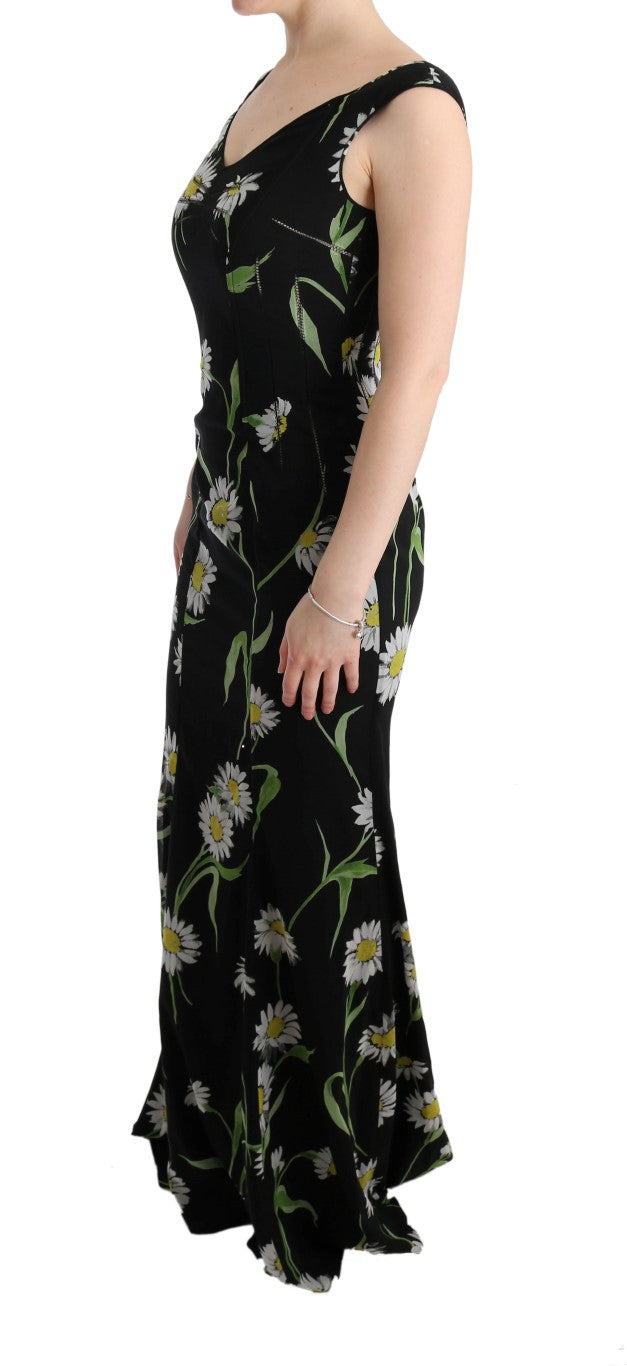 Luxurious silk blend material with a hint of elastane for comfort and a flattering fit