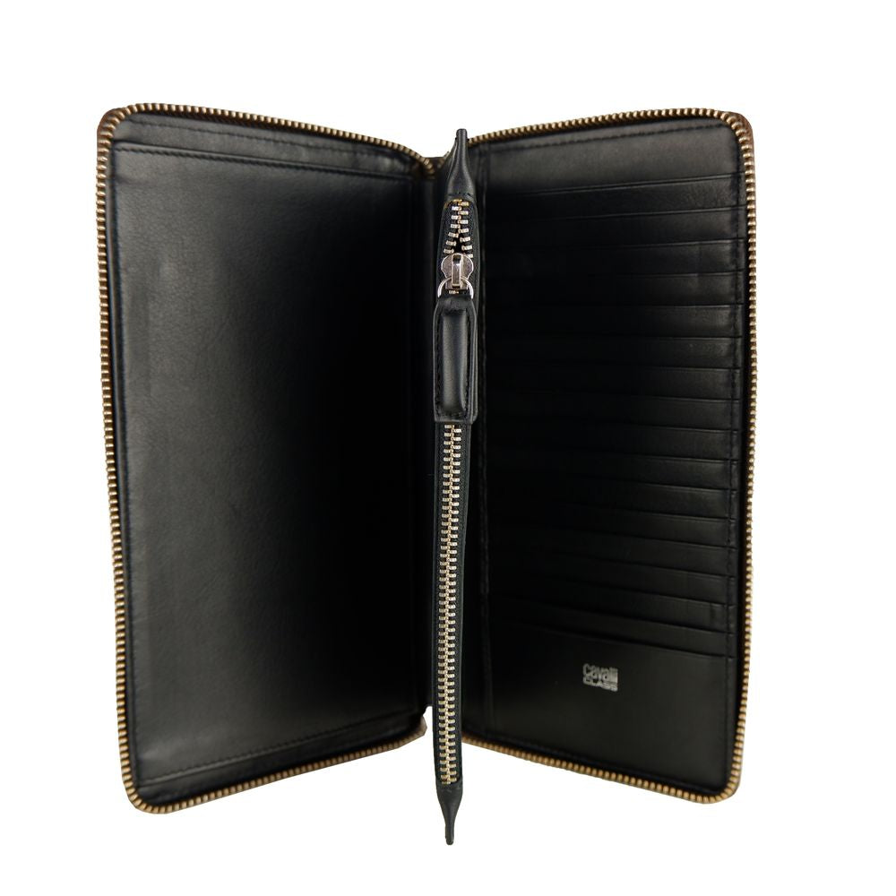 Ample dimensions of 23x13x3 cm make it the perfect accessory for the discerning individual