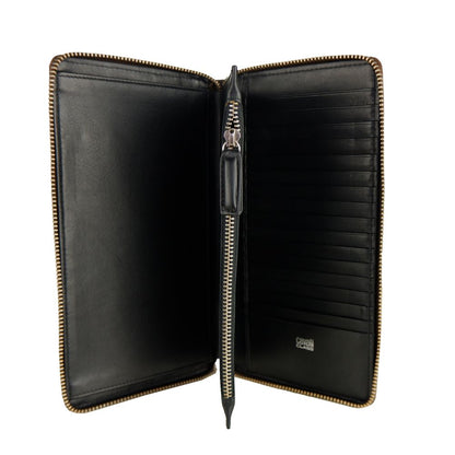 Ample dimensions of 23x13x3 cm make it the perfect accessory for the discerning individual