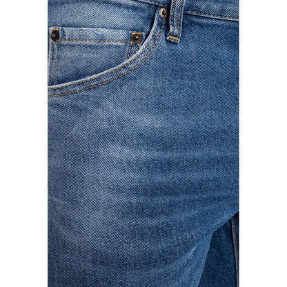 Button fastening for a perfect fit and comfort of cotton with stretch
