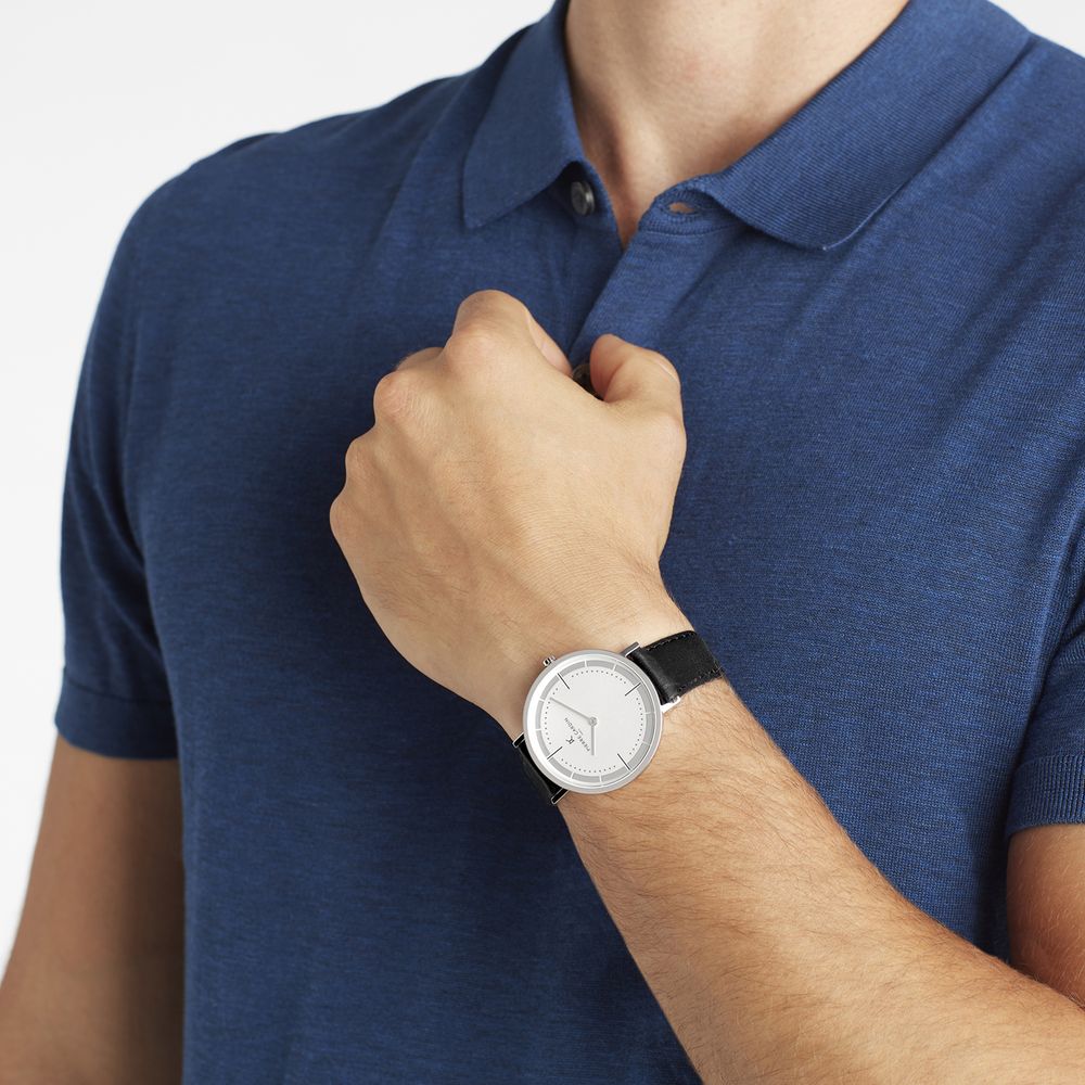 Water-resistant men's quartz watch with 3 ATM and no extra functions