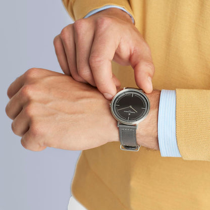 Analog quartz men's watch with 3 ATM water resistance